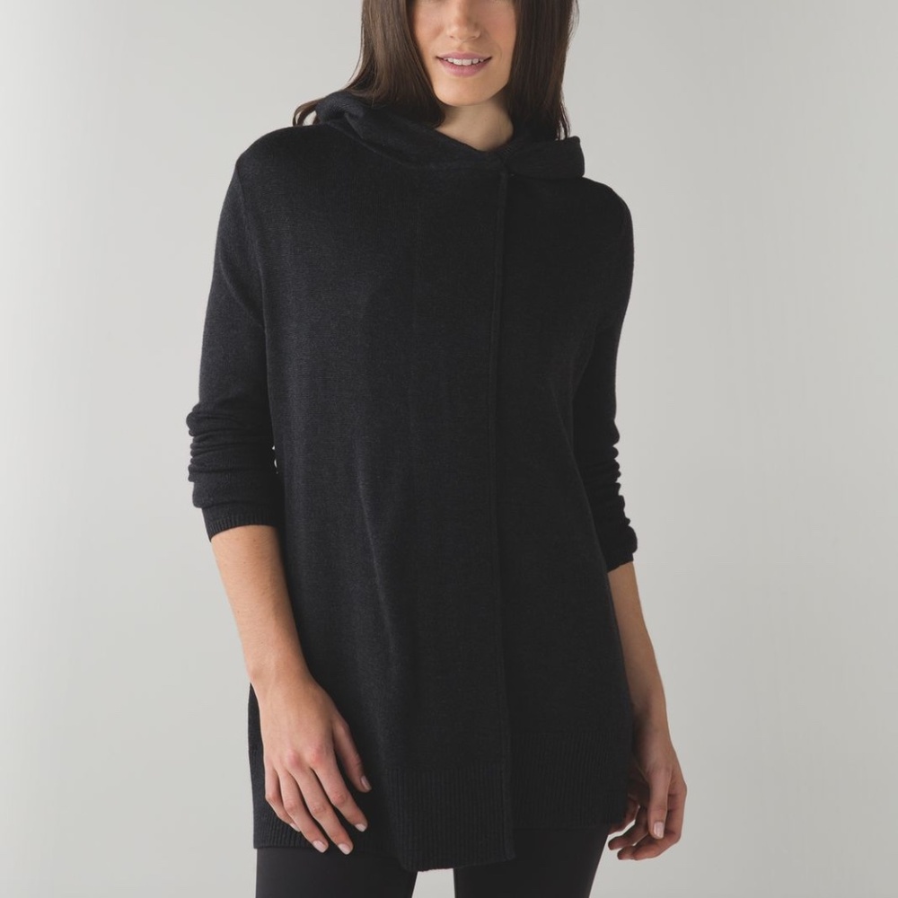 Lululemon • Peace of Mind Wrap in Heathered Black